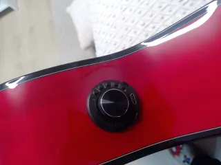 Guitarra flamenca roja