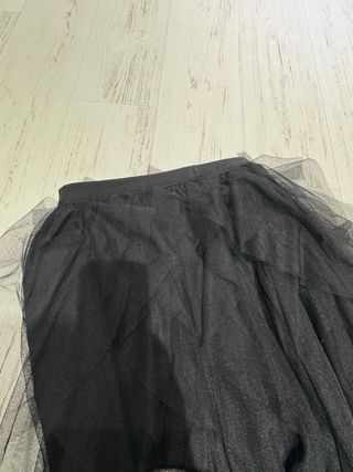Falda midi negra de tul con volantes