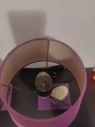 2 lamparitas de noche moradas y blancas