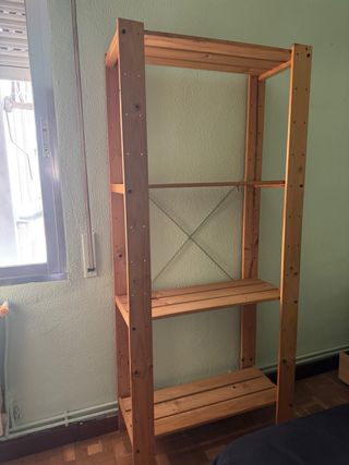 Estantería de madera