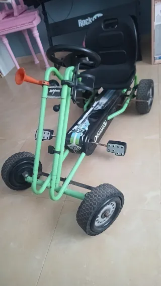 Coche a pedales para niños