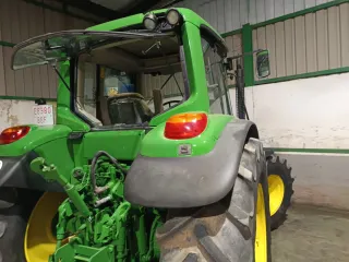 Tractor John Deere con pala frontal