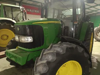 Tractor John Deere con pala frontal