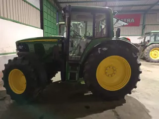 Tractor John Deere con pala frontal