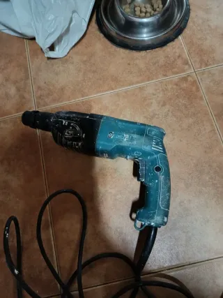 Taladro percutor Makita