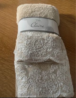 Coppia Asciugamani Beige con Merletto