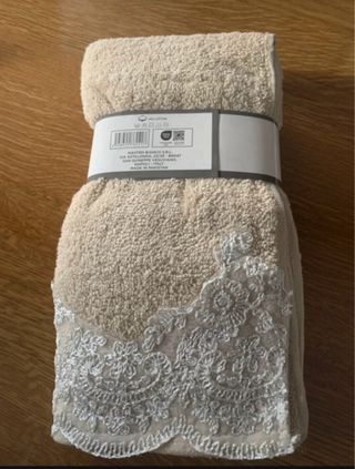 Coppia Asciugamani Beige con Merletto