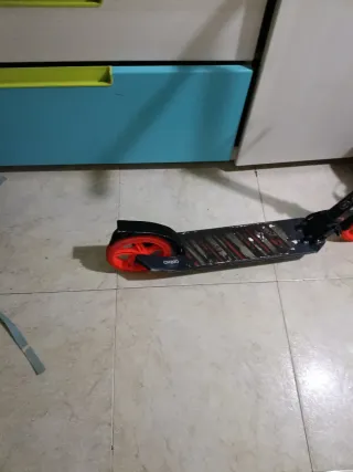 Patinete Oxelo Negro y Rojo