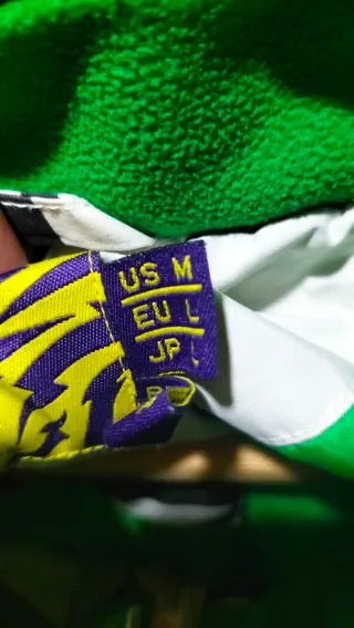 Conjunto Ropa: Cazadora Quiksilver, Jeans Diesel,