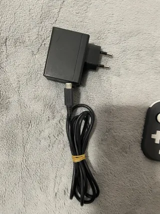 Nintendo Switch Lite Gris + Cargador + Caja