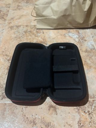 Nintendo Switch con mandos, cargador y funda rosa