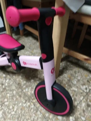 Triciclo Kindercraft rosa hasta 2-3 años