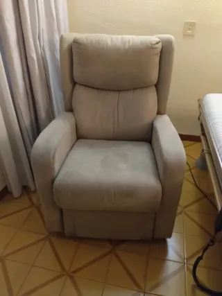 Sillón reclinable beige tela