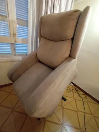 Sillón reclinable beige tela