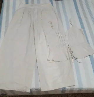 Conjunto beige pantalón y top