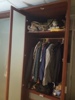 Armario grande Ikea madera y cristal