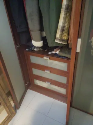 Armario grande Ikea madera y cristal