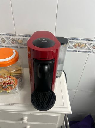 Cafetera Nespresso Roja Casi Nueva