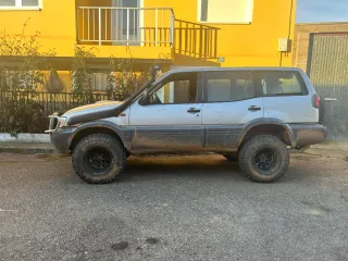 Nissan Terrano II 2004