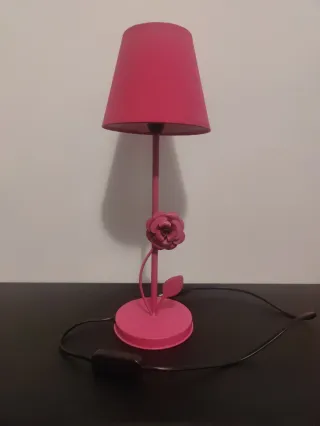 Lamparita de noche rosa con flor