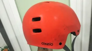 Casco naranja protecciones patín