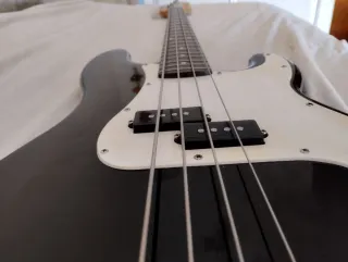 Bajo Fender Squier PBass