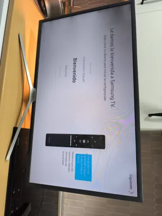 Televisión Samsung Negra y Plateada