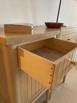 Mesitas de noche de madera estilo modernista