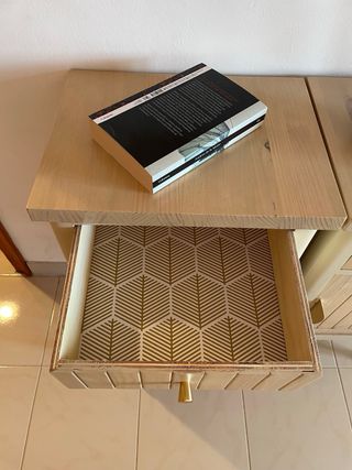 Mesitas de noche de madera estilo modernista