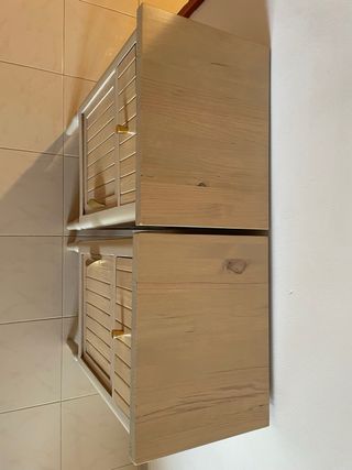 Mesitas de noche de madera estilo modernista