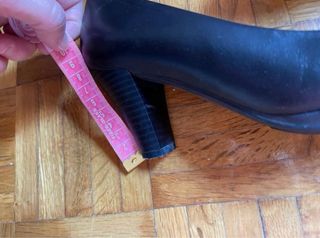 Zapatos tacón punta plateada negros