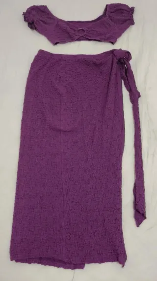 Conjunto morado top y falda