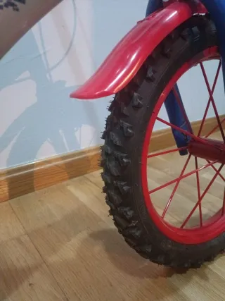 Bicicleta infantil 14 niño incluye ruedines