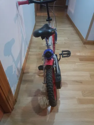 Bicicleta infantil 14 niño incluye ruedines