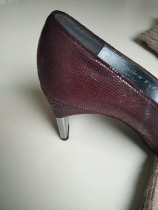 Zapatos de salón Charles Jourdan piel burdeos