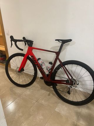 Bicicleta de carretera Giant Roja