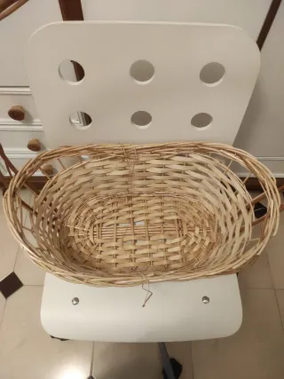 Cesta de mimbre con asa