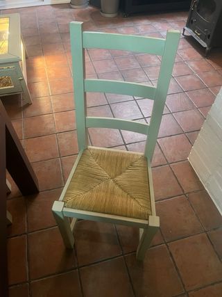 Mesa de madera maciza y 5 sillas