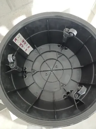 Taburete de plástico con ruedas