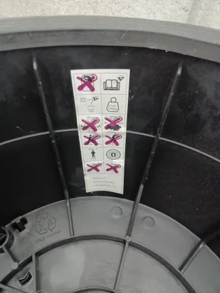 Taburete de plástico con ruedas