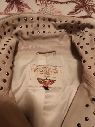 Cazadora Piel Beige Tachuelas