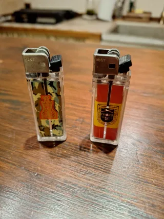 2 Mecheros transparentes con diseño