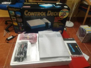 Nintendo NES Control Deck en caja