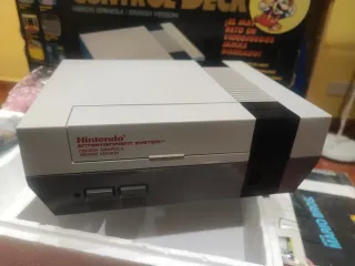 Nintendo NES Control Deck en caja