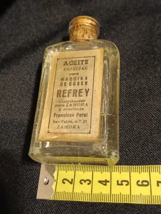 Aceite para Máquina de Coser Refrey Antigua.