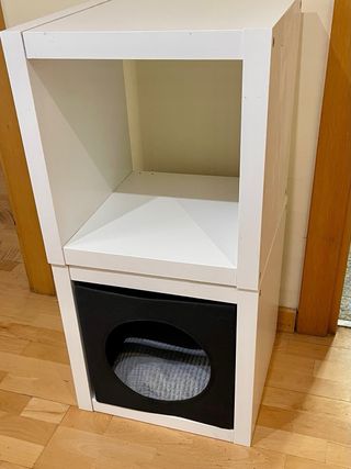 Casa para gato Ikea blanca y negra
