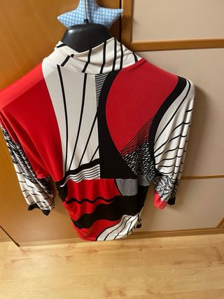 Blusa mujer manga larga estampado geométrico