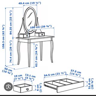 Tocador blanco con espejo ovalado. muy buen estado