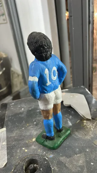 Modellino Maradona in porcellana