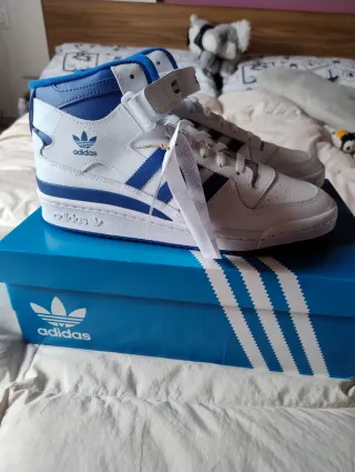 Zapatillas Adidas Forum Blancas y Azules